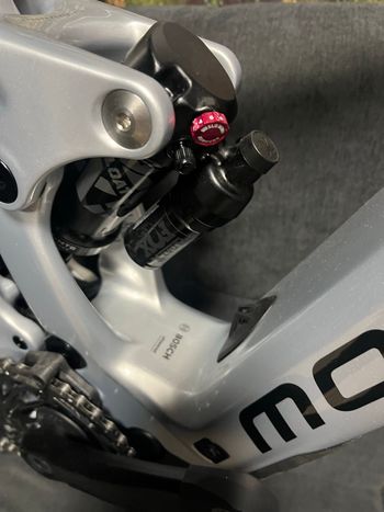 Used Mondraker DUNE R 2024 2024 Mountainbike, Gris claro — image 9 of 13