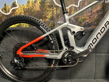 Used Mondraker DUNE R 2024 2024 Mountainbike, Light Gray, 29, 27.5 — image 2 of 13