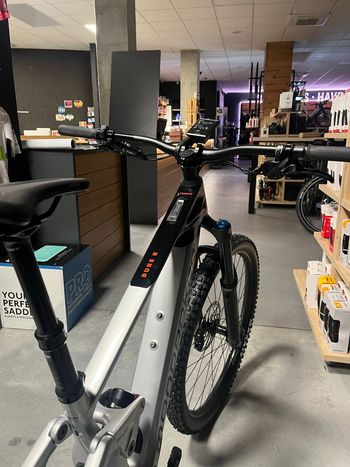 Used Mondraker DUNE R 2024 2024 Mountainbike, Gris claro — image 13 of 13