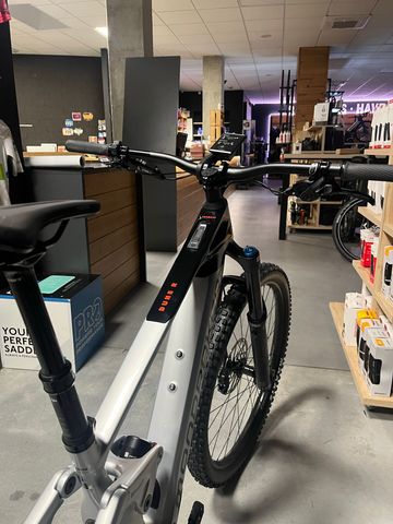Used Mondraker DUNE R 2024 2024 Mountainbike, Light Gray, 29, 27.5 — image 13 of 13