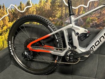 Used Mondraker DUNE R 2024 2024 Mountainbike, Gris claro — image 12 of 13