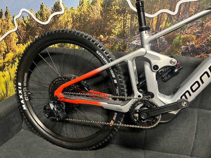Used Mondraker DUNE R 2024 2024 Mountainbike, Light Gray, 29, 27.5 — image 12 of 13