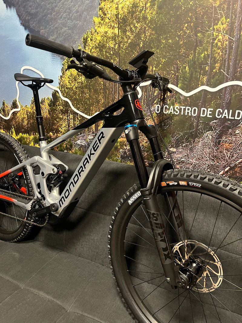 Used Mondraker DUNE R 2024 2024 Mountainbike, Light Gray, 29, 27.5 — image 11 of 13