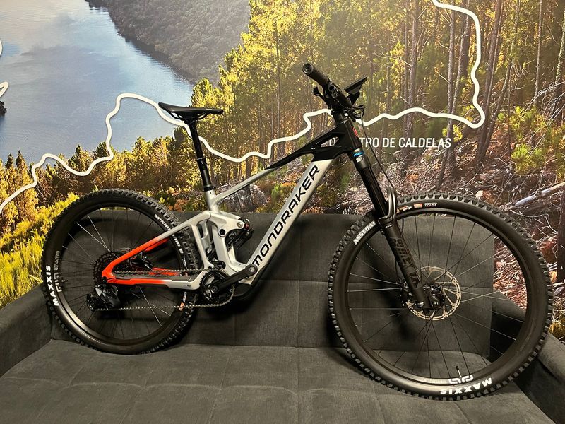 Used Mondraker DUNE R 2024 2024 Mountainbike, Light Gray, 29, 27.5 — image 1 of 13