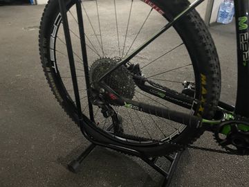 Used Wr compositi Custom Shimano Deore XT 2018 Mountainbike, Green — image 4 of 7
