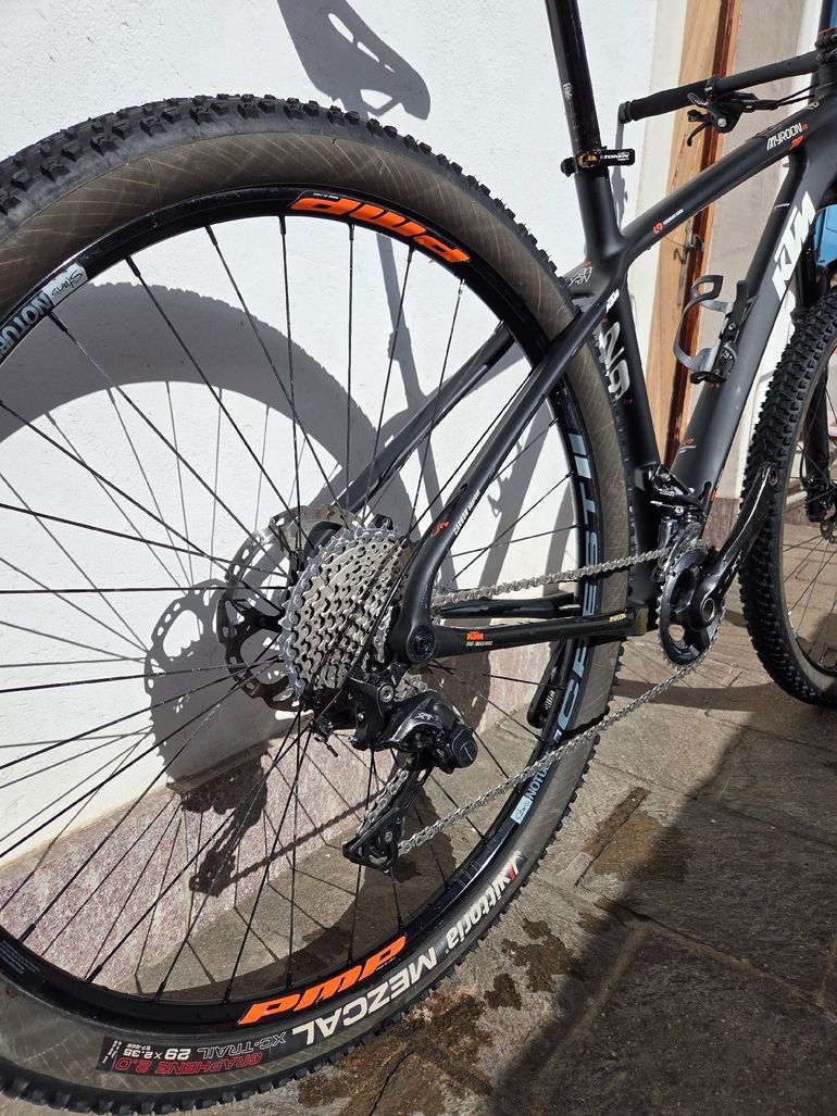 Used KTM Myroon Shimano Deore XT 2016 Mountainbike, Negro — image 3 of 8