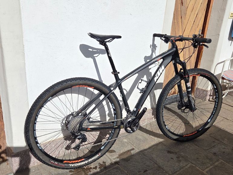 Used KTM Myroon Shimano Deore XT 2016 Mountainbike, Negro — image 1 of 8