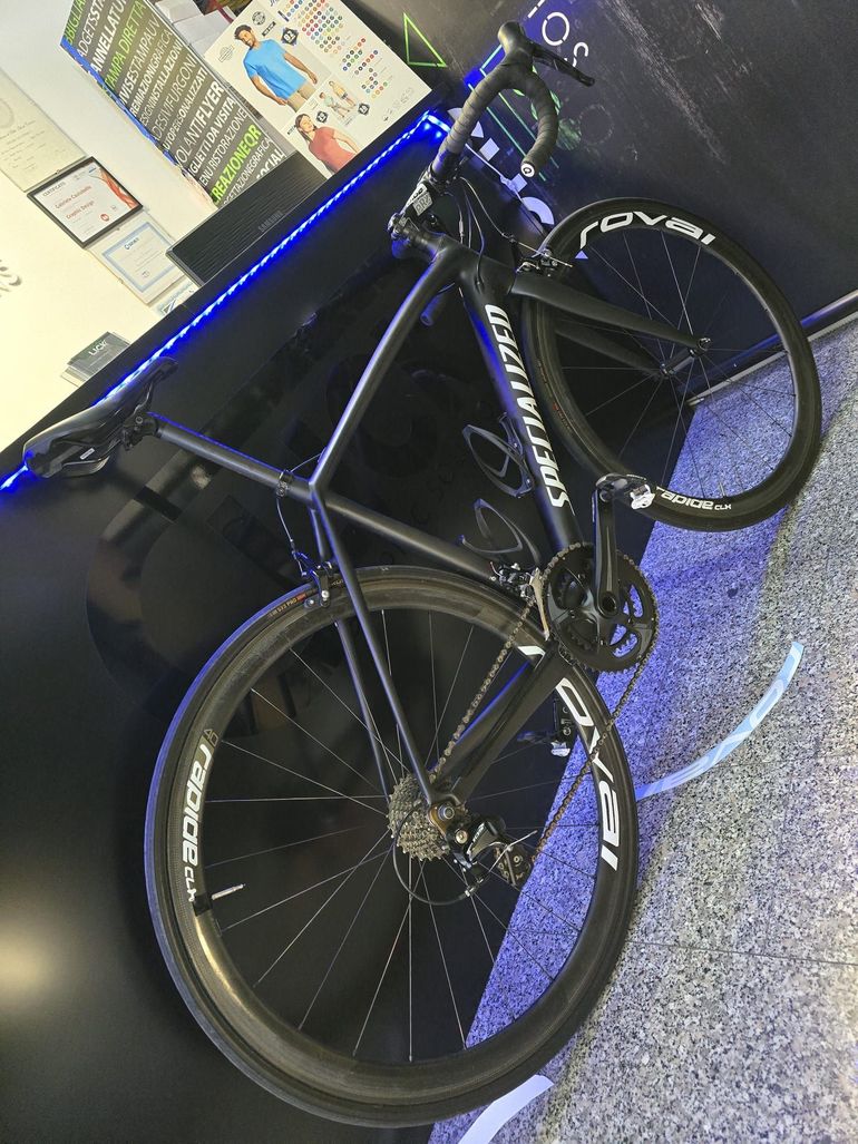 Used Specialized Tarmac Shimano 105 2012 Road & Gravel — image 1 of 3