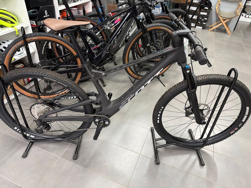 Used Scott Spark RC Team 2023 2023 Mountainbike, Black, 29 — image 1 of 4