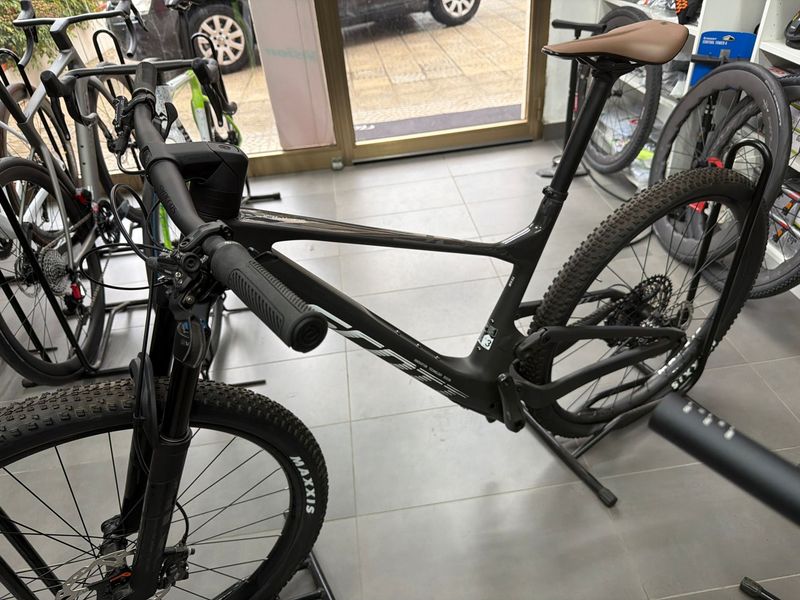 Used Scott Spark RC Team 2023 2023 Mountainbike, Black, 29 — image 2 of 4
