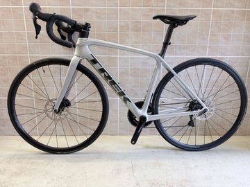 Trek Domane SL 5 2022 2022 Road & Gravel de segunda mano, Gris claro — imagen 2 de 10