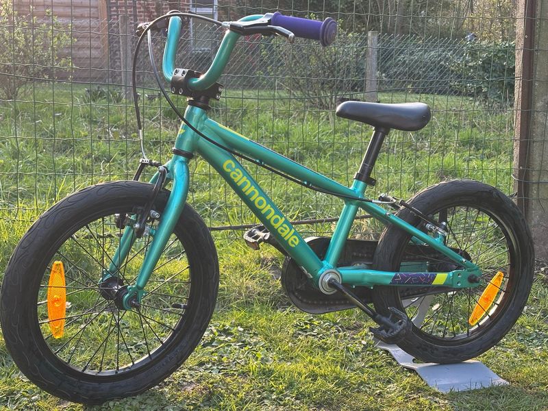 Tweedehands Cannondale Kids Trail Freewheel 16 Girl's 2023 2023 Kids & Youth