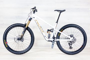 Used Pivot Firebird Pro 2025 Mountainbike, White, 29 — image 2 of 20