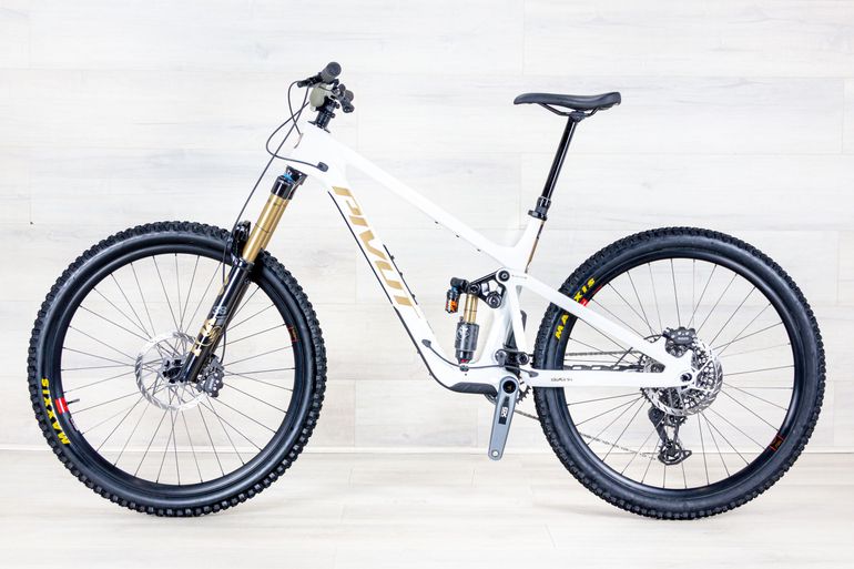 Used Pivot Firebird Pro 2025 Mountainbike, White, 29 — image 2 of 20