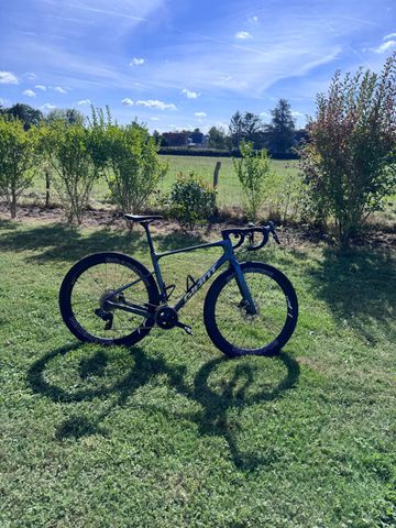 Giant Revolt Advanced Pro 1 2024 2024 Road & Gravel usato, Blu — immagine 4 di 4