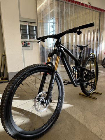 Käytetty Trek Fuel ex SRAM X0 Eagle AXS (T-Type) 2025 Mountainbike — kuva 18 / 21