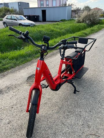 Used Trek Fetch+ 2 2025 2025 Urban, Red — image 3 of 4