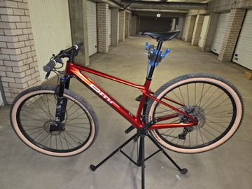 Used BMC Twostroke Shimano Deore 2024 Mountainbike, Red — image 2 of 5