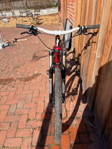 Used Specialized Stumpjumper Shimano Deore XT 2012 Mountainbike, Red — image 8 of 13