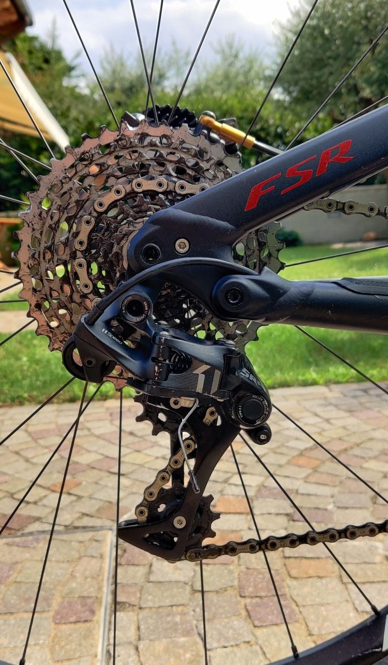 Used Specialized Stumpjumper FSR Expert Carbon 29 2016 Mountainbike — image 4 of 7
