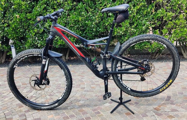 Used Specialized Stumpjumper FSR Expert Carbon 29 2016 Mountainbike — image 1 of 7