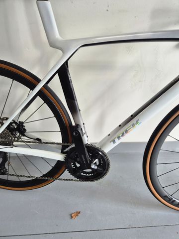 Treck Madone SL6 2025 Road & Gravel usato, Bianco — immagine 3 di 5