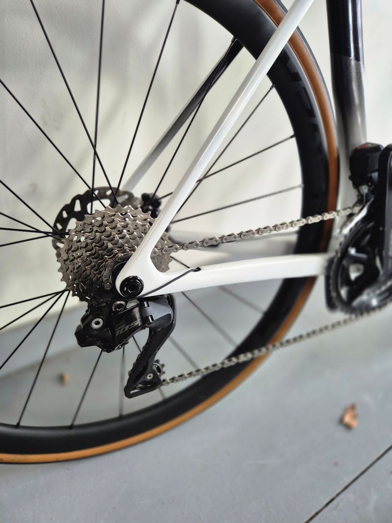Treck Madone SL6 2025 Road & Gravel usato, Bianco — immagine 4 di 5
