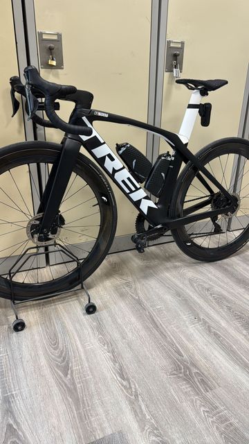 Used Trek madone Custom Shimano Dura Ace Di2 2021 Road & Gravel, Black — image 4 of 15