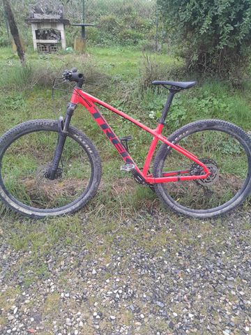 Trek Marlin 8 Gen 2 2023 2023 Mountainbike usato, Rosso — immagine 3 di 3