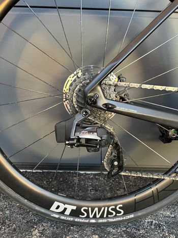 Used Focus IZALCO MAX DISC PARI 2022 2022 Road & Gravel — image 8 of 15