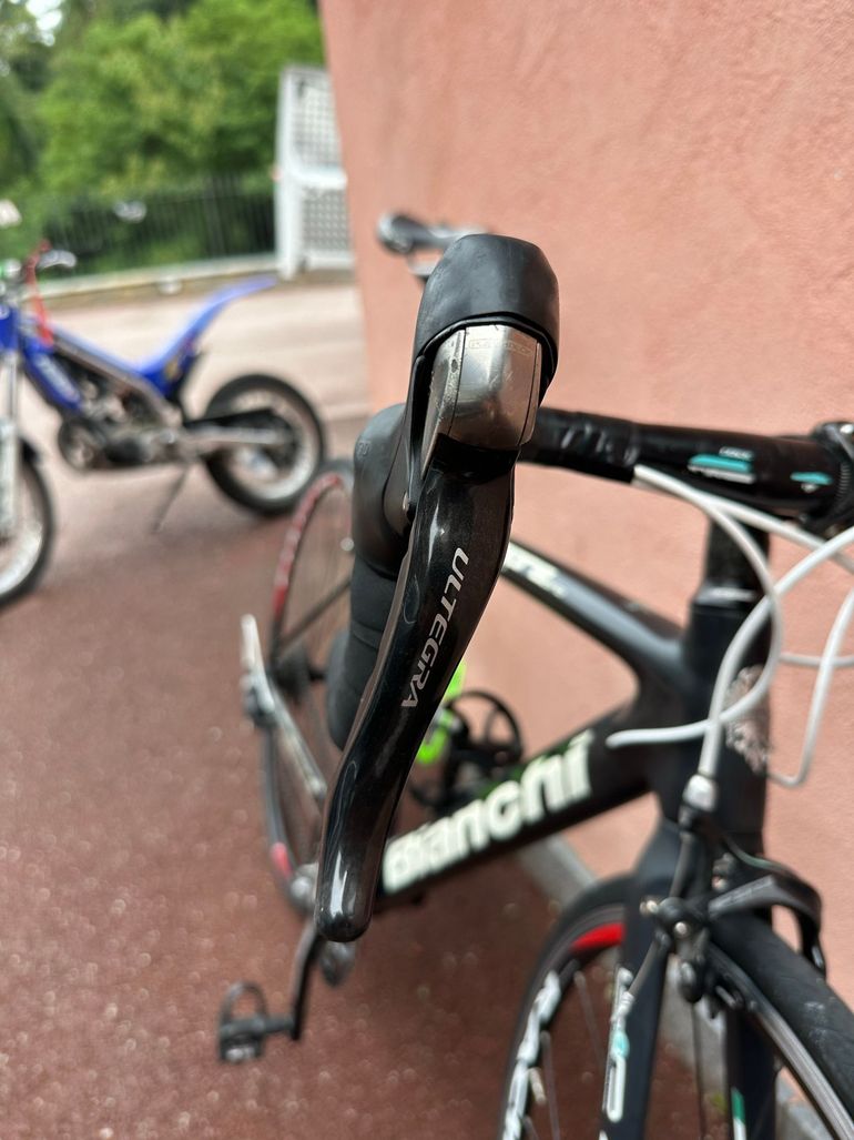 Used Bianchi Sempre Pro Ultegra 2014 2014 Road & Gravel, Black — image 3 of 9