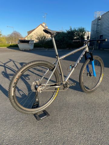 Used Sauvage Custom Single Speed / Fixed Gear 2021 Mountainbike, Light Gray — image 1 of 3