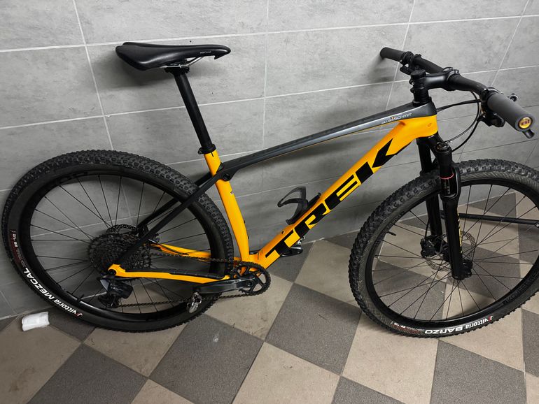 Used Trek Procaliber 9.7 2021 2021 Mountainbike, Orange, 29 — image 1 of 6