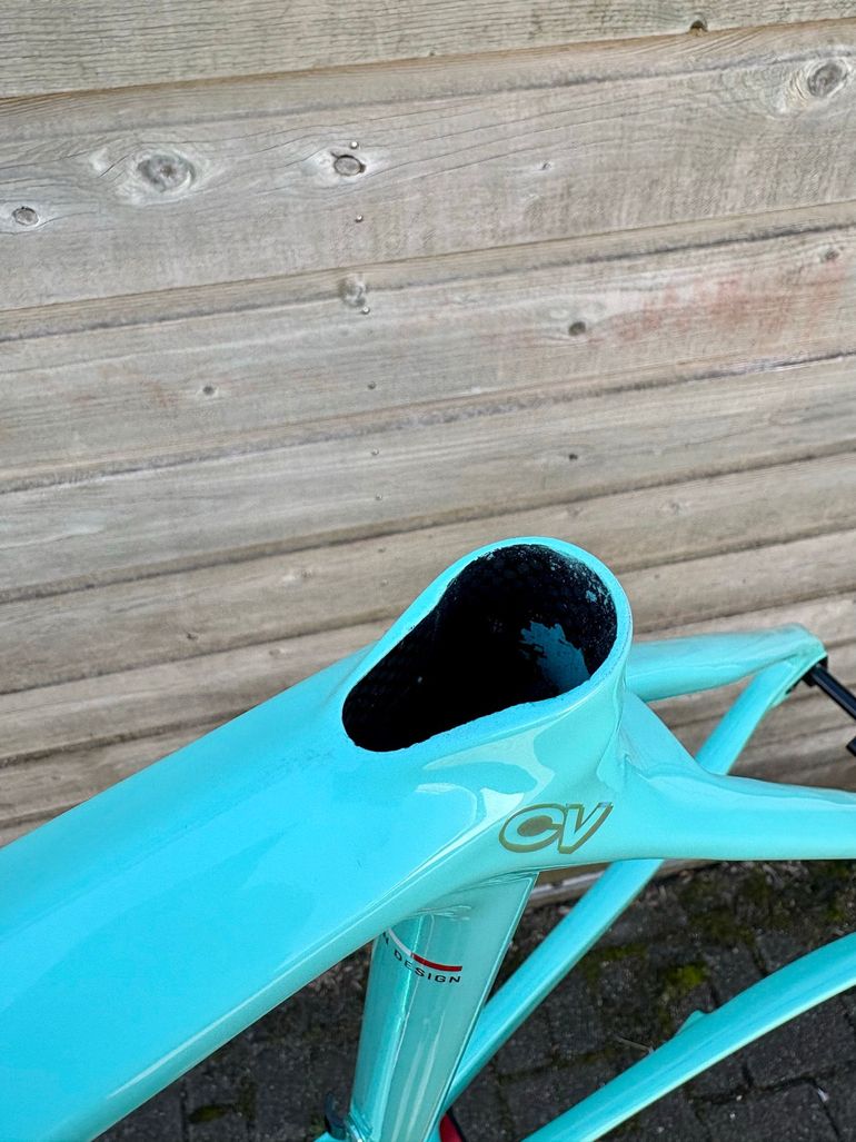 Used Bianchi Specialissima - Dura Ace Di2 2022 Frameset 2022 Road & Gravel — image 11 of 13