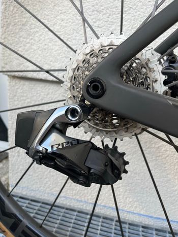 Used Scott Addict RC SRAM Red eTap AXS 2023 Road & Gravel, Black — image 5 of 9