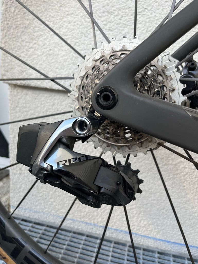 Used Scott Addict RC SRAM Red eTap AXS 2023 Road & Gravel, Black — image 5 of 9