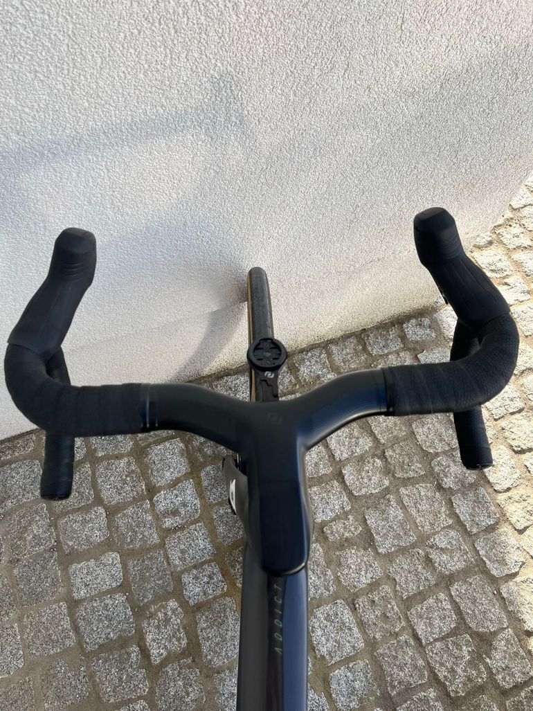 Used Scott Addict RC SRAM Red eTap AXS 2023 Road & Gravel, Black — image 8 of 9
