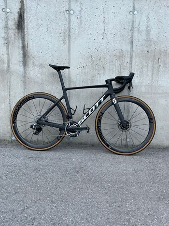 Used Scott Addict RC SRAM Red eTap AXS 2023 Road & Gravel