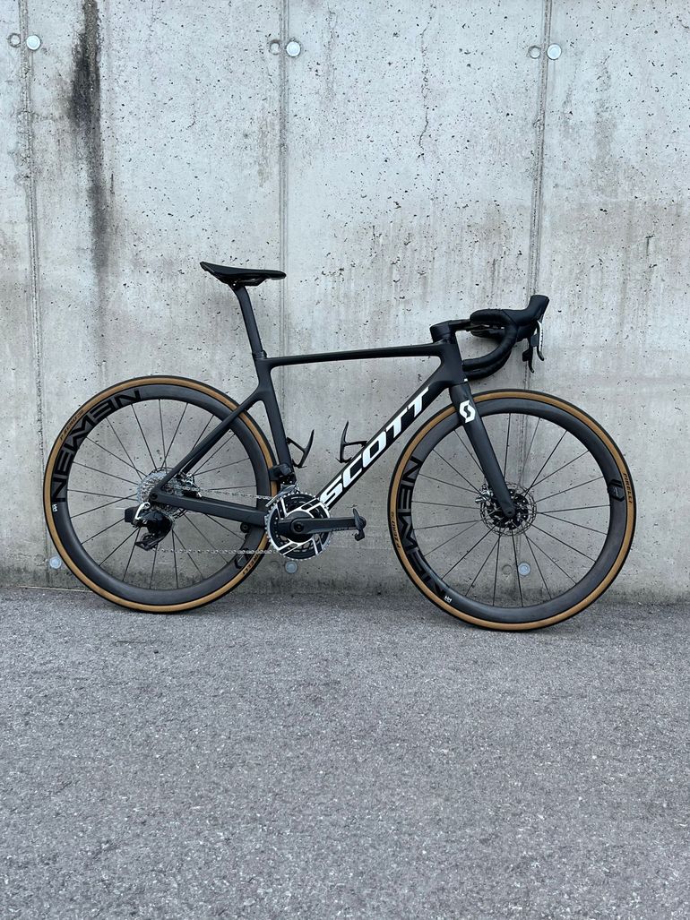 Used Scott Addict RC SRAM Red eTap AXS 2023 Road & Gravel, Black — image 1 of 9