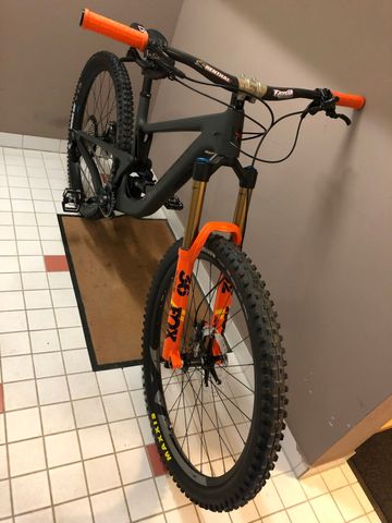Brugt Santa Cruz Megatower Carbon CC 29 2020 MTB