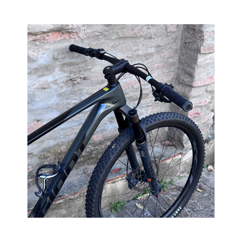 Gebrauchtes Giant Xtc Advanced 1.5 2023 Mountainbike, Hellgrau — Bild 4 von 5