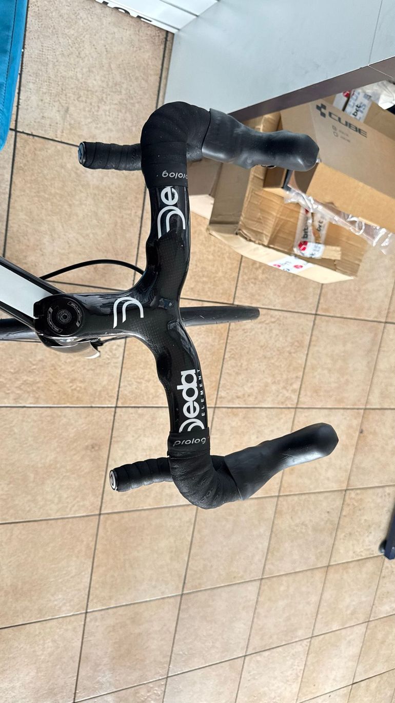 Used Wilier Cento1AIR SHIMANO ULTEGRA Di2 8070 2020 2020 Road & Gravel, Black — image 3 of 5
