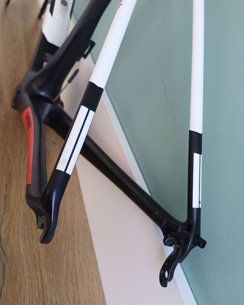 Käytetty Giant TCR Advanced Pro Team 2018 Frameset 2018 Road & Gravel — kuva 11 / 12