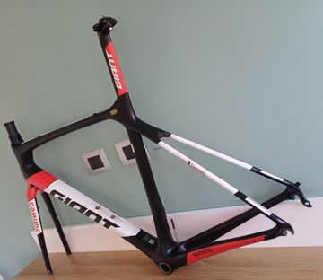 Käytetty Giant TCR Advanced Pro Team 2018 Frameset 2018 Road & Gravel — kuva 10 / 12