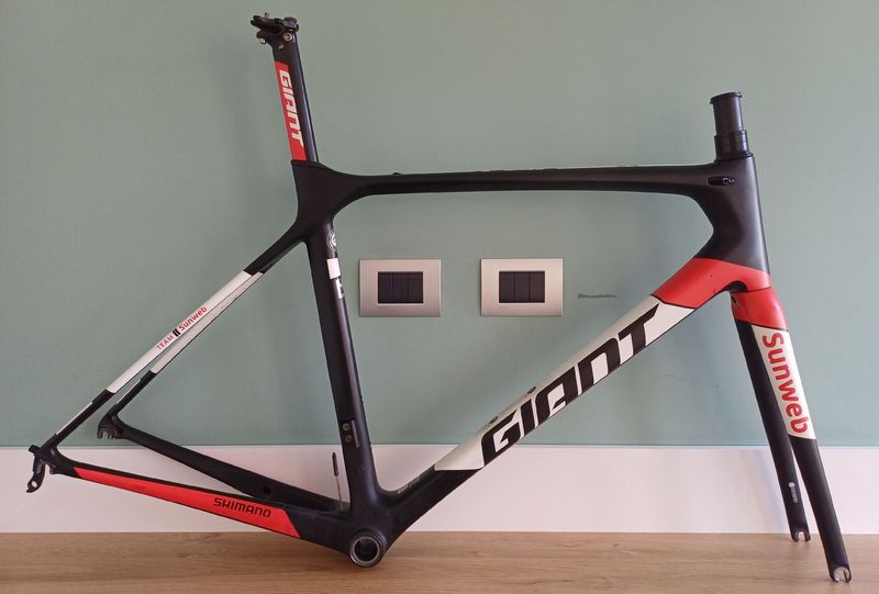 Käytetty Giant TCR Advanced Pro Team 2018 Frameset 2018 Road & Gravel — kuva 1 / 12