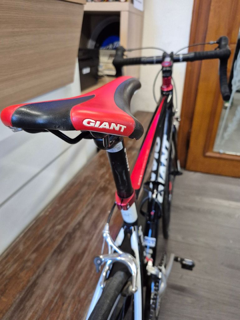 Used Giant Defy 3 2011 2011 Road & Gravel, Black — image 6 of 6
