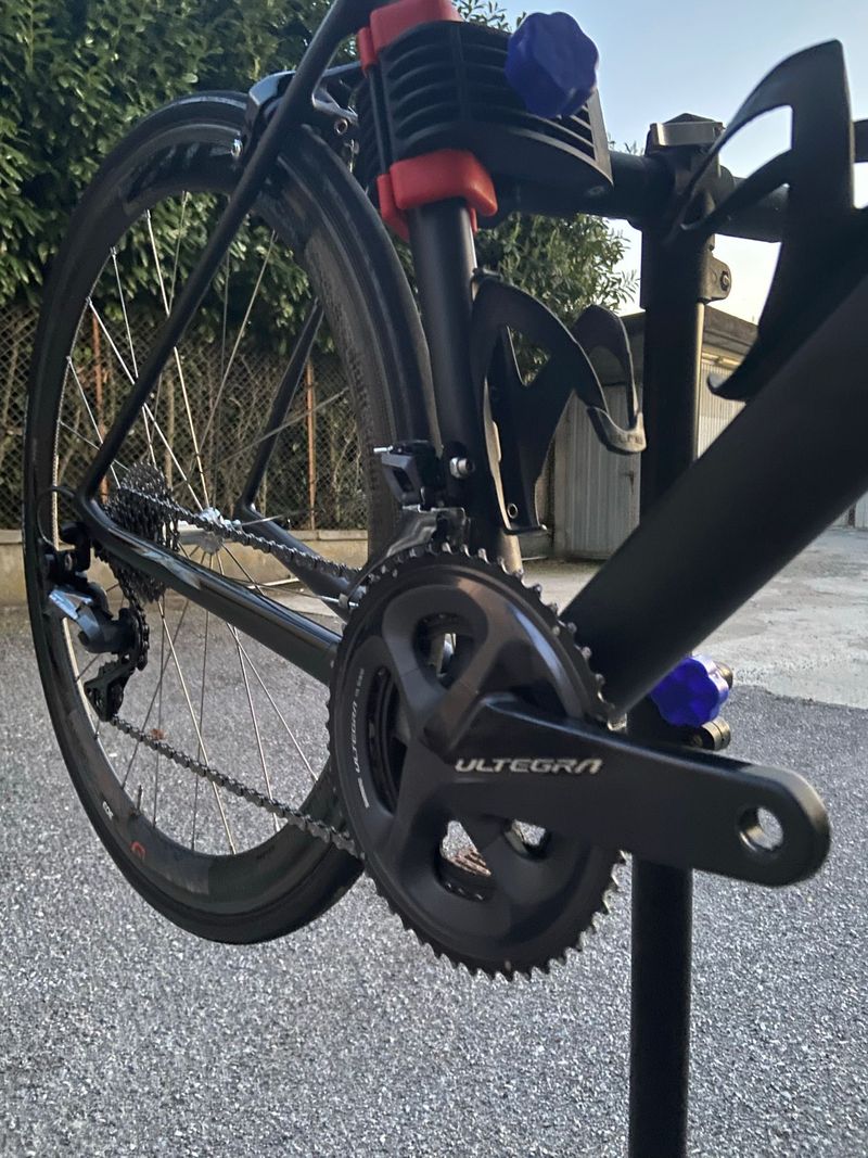 Canyon Ultimate CF SL 8 2022 2022 Road & Gravel de segunda mano, Negro — imagen 3 de 7