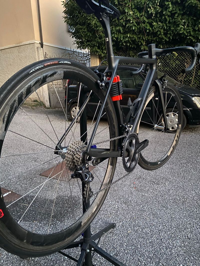Canyon Ultimate CF SL 8 2022 2022 Road & Gravel de segunda mano, Negro — imagen 4 de 7