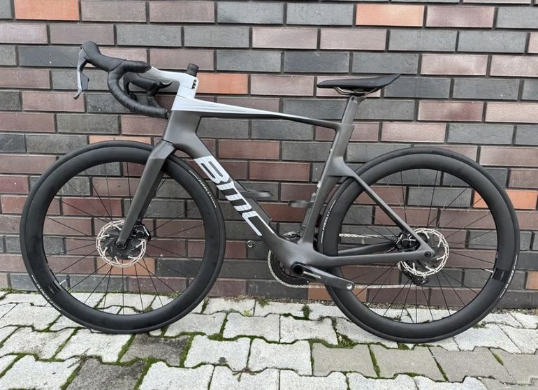 Used BMC Roadmachine SRAM Force eTap AXS 2024 Road & Gravel — image 2 of 3