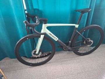 Tweedehands Scott Addict RC Shimano 105 Di2 2026 Road & Gravel — afbeelding 2 van 9